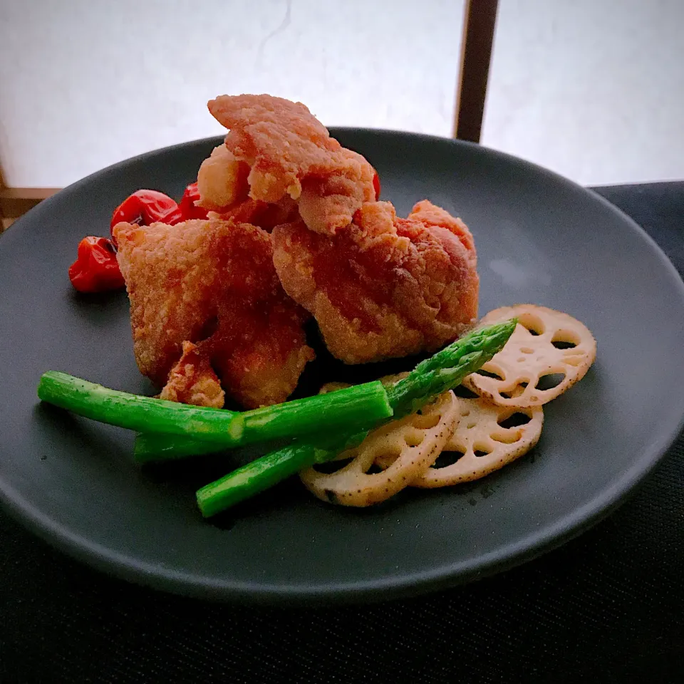 ぽくくんさんの料理 唐揚げと青山椒サワー😋|めぐぐさん