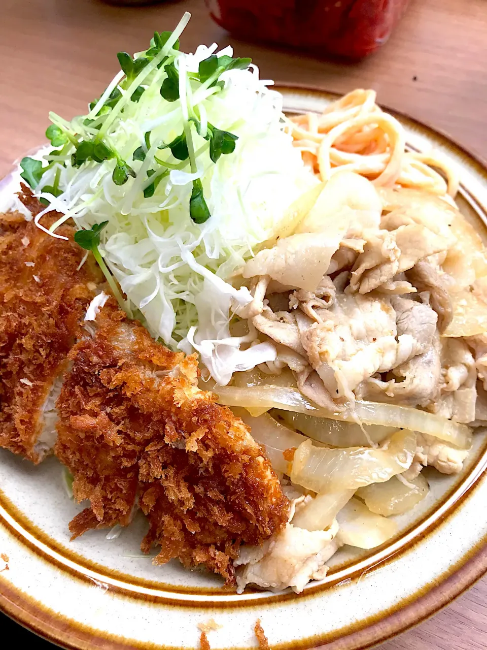 Snapdishの料理写真:ヒラメフライと生姜焼き！名店キッチン南海が復活。|Tomyさん