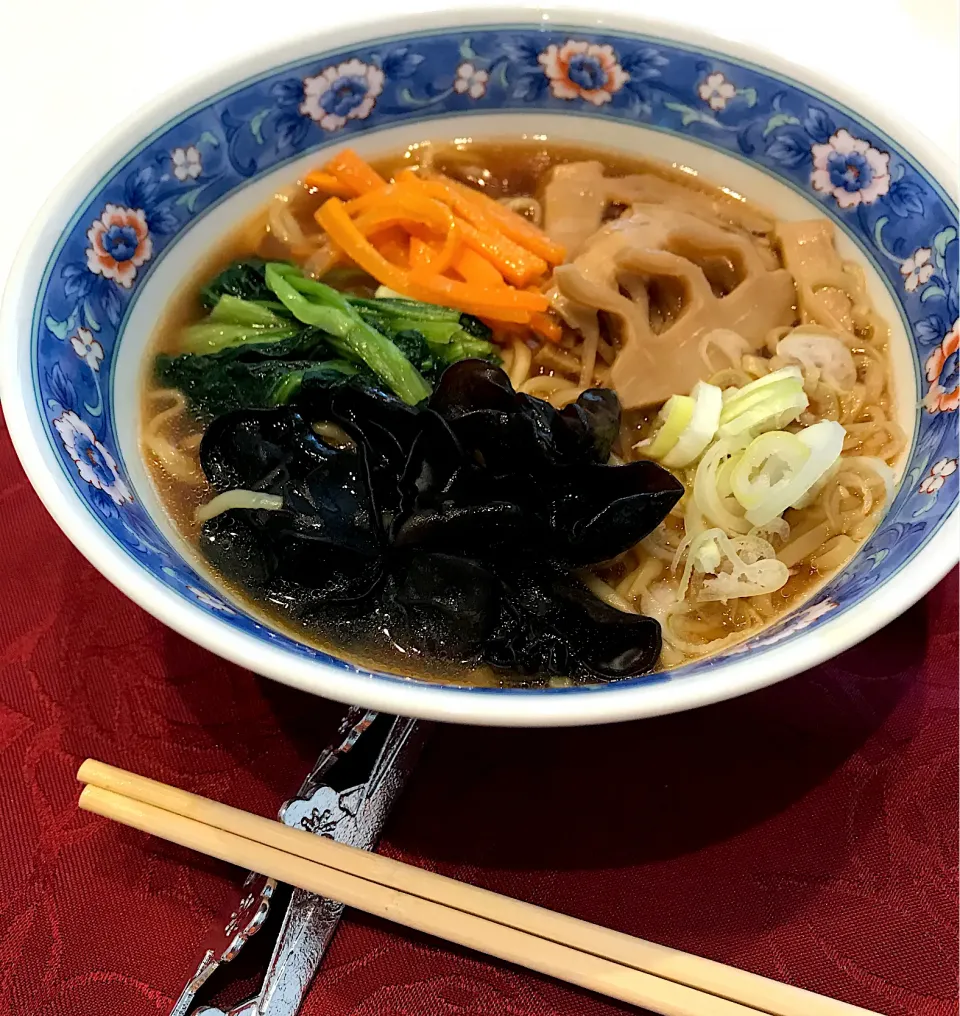 中華三昧(^з^)-☆広東風➰醤油拉麺🍜|ナムナムさん