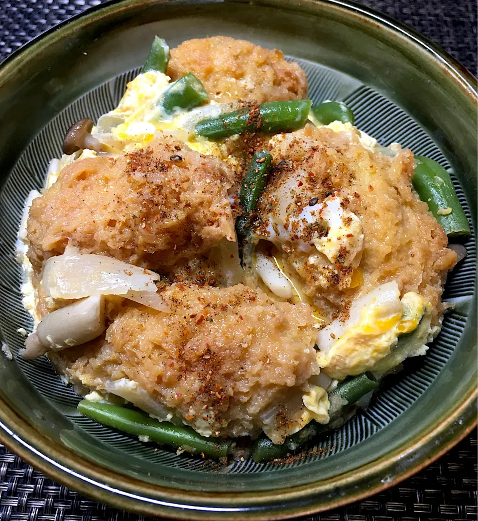 Snapdishの料理写真:牡蠣フライとじ丼|すくらんぶるえっぐさん