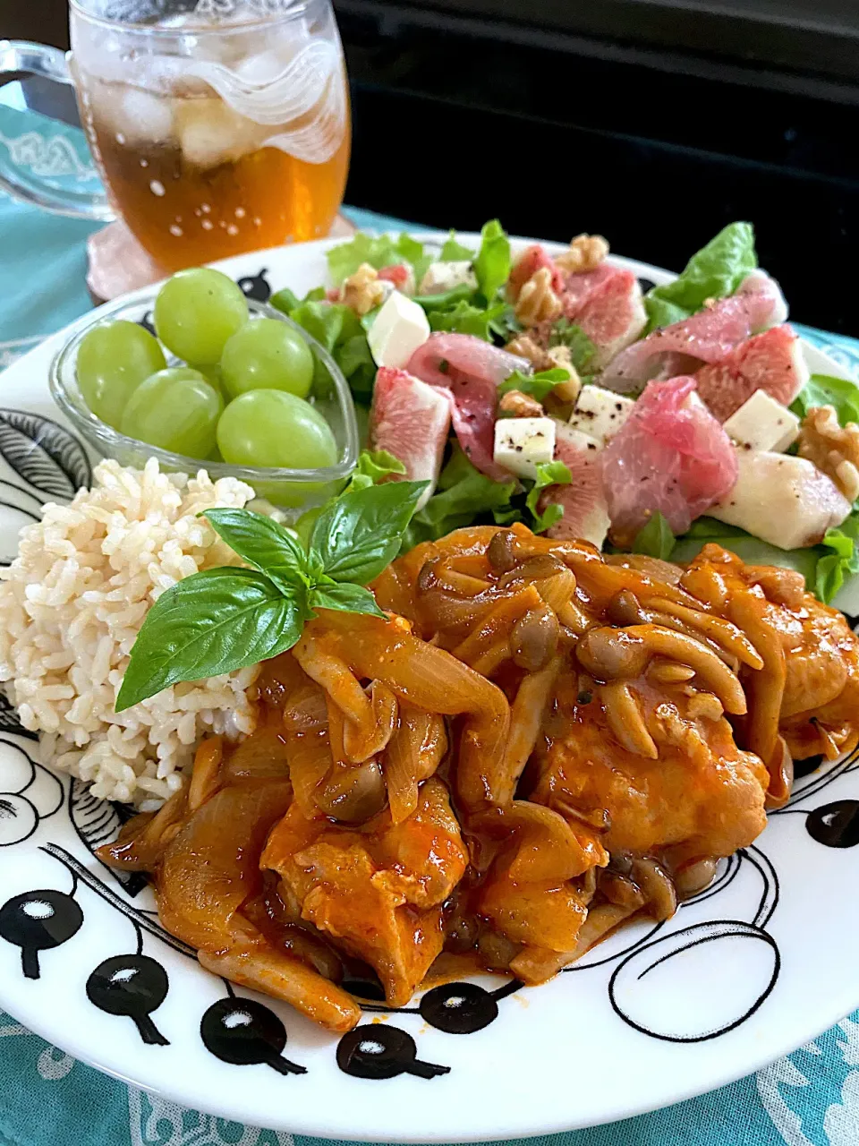 フライパンひとつで🍳鶏もものトマト煮込み🍅|ゆかりさん