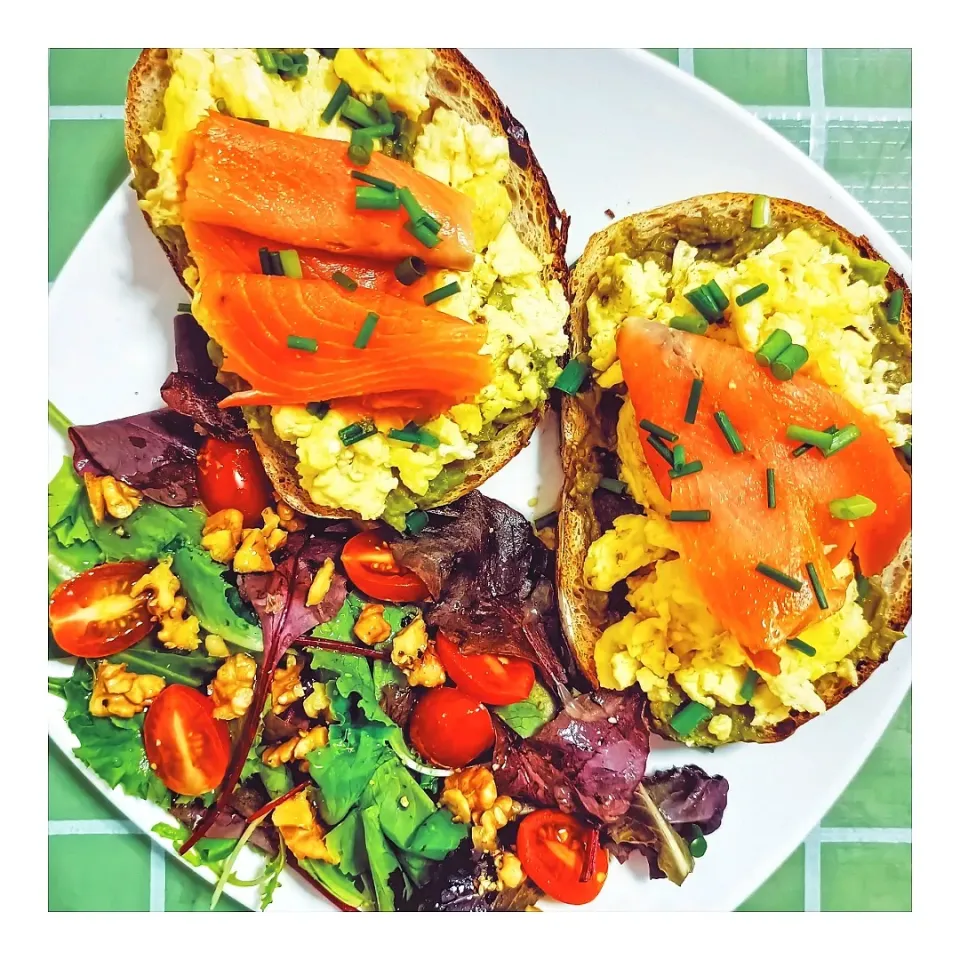 Snapdishの料理写真:Smoked Salmon, Scrambled Eggs & Avocado Spread on Sourdough Toast, with Side of Mesclun Salad Mix in Lemon & Olive Oil Dressing|khaiさん