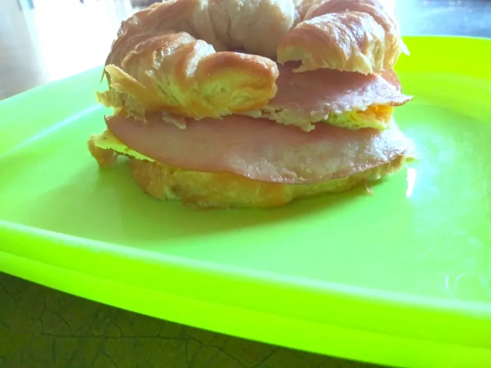 breakfast croissant|joanna mooreさん