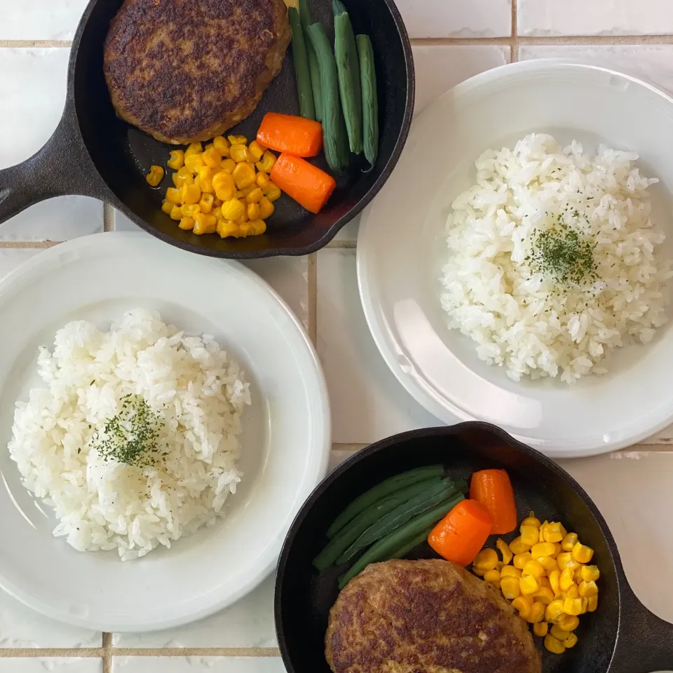 洋食店で出てきそうなハンバーグ|🌾 cocoさん