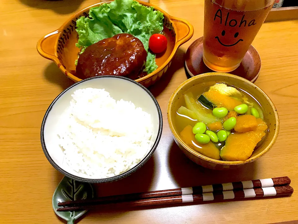 デミグラスソースハンバーグ、鶏肉とかぼちゃのカレースープ|Emiko Kikuchiさん