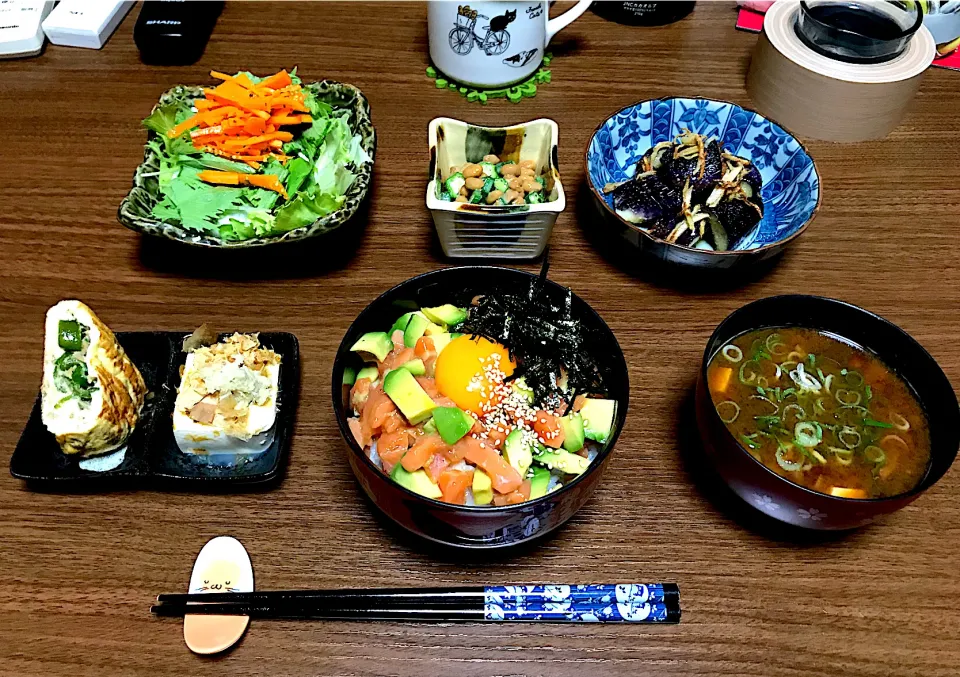 サーモンアボカド丼定食♪|つばりん亭さん