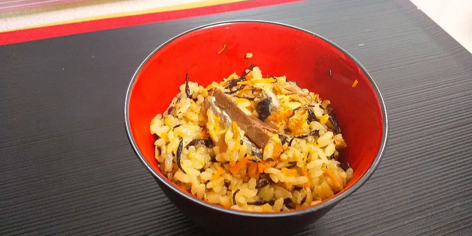 サバ缶の炊き込み御飯|マイケルの料理さん