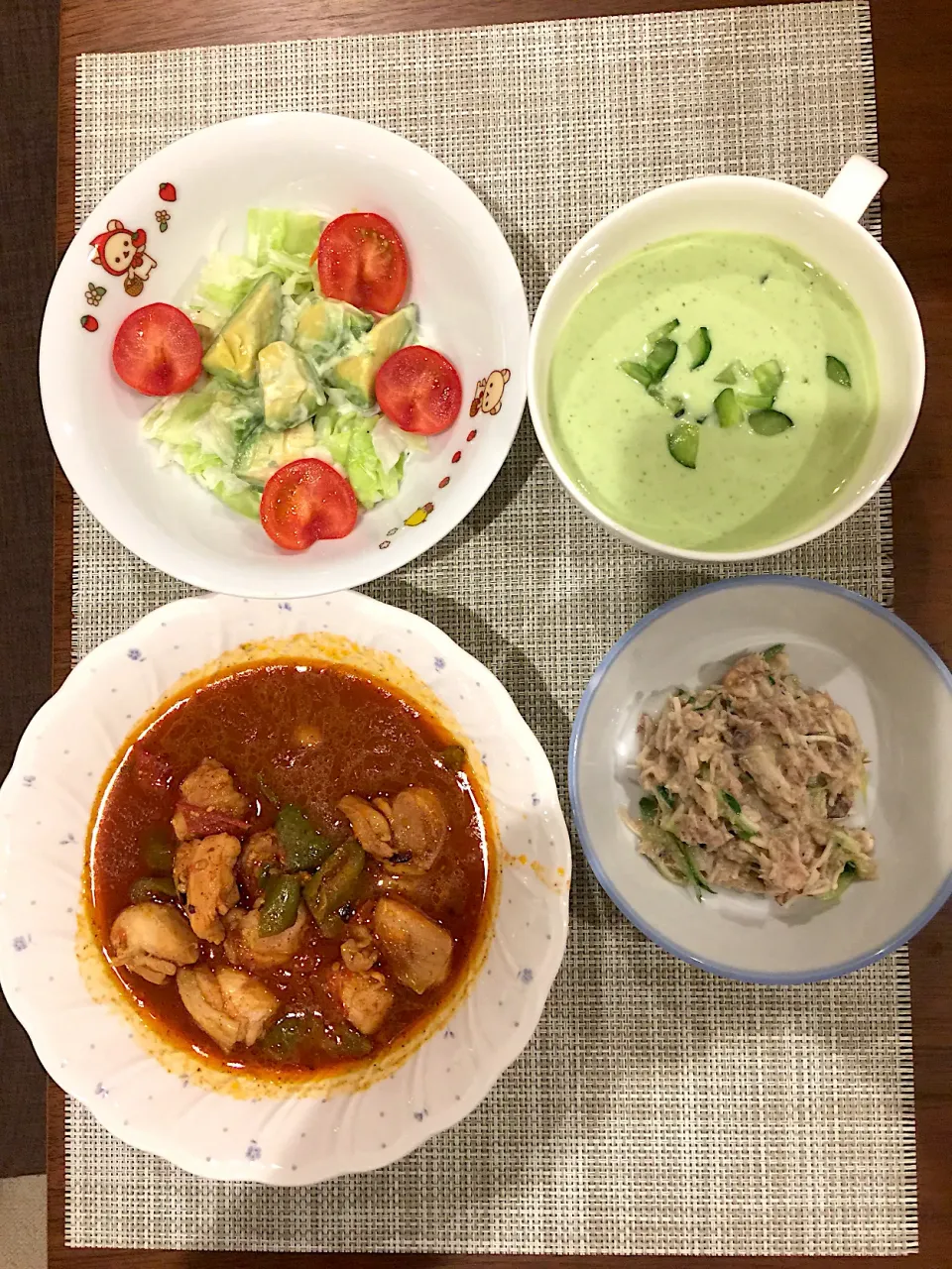 鶏肉のチリソース煮、アボカドと豆腐のスープ|浜@ちゃんさん