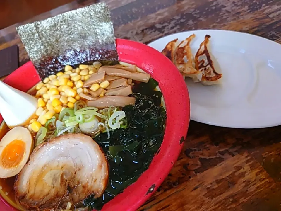 Snapdishの料理写真:★今日のランチ★
☆醤油ラーメン（🌽トッピング❤️）
☆餃子3ケ|☆Chieco☆さん