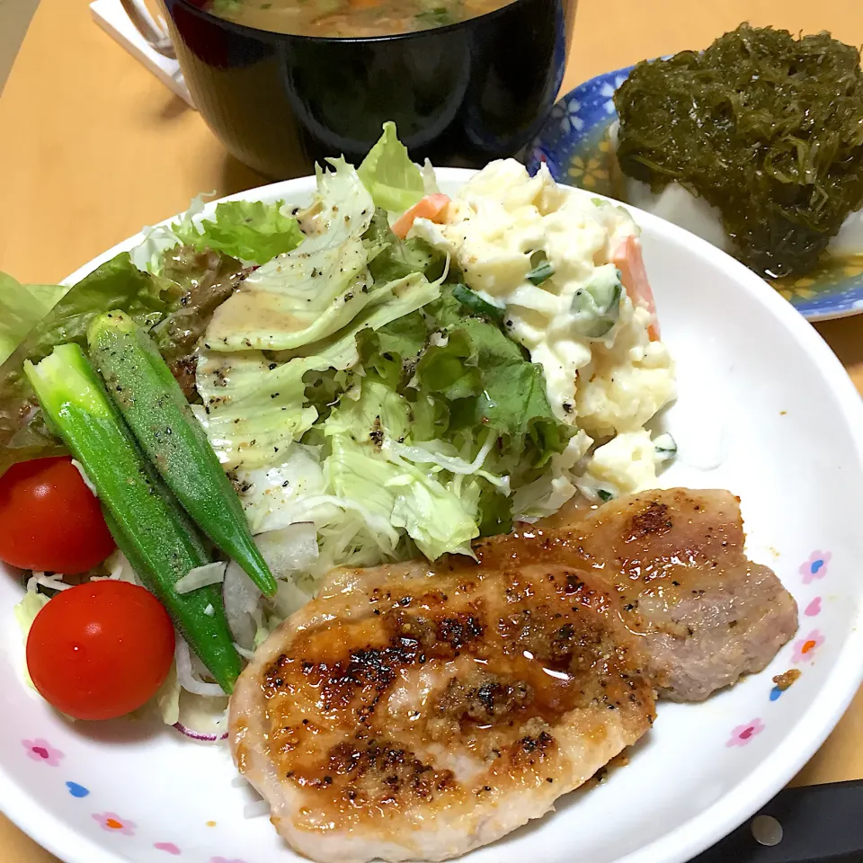 Snapdishの料理写真:単身赴任中の男飯(ポークソテー)|おおもりの星さん