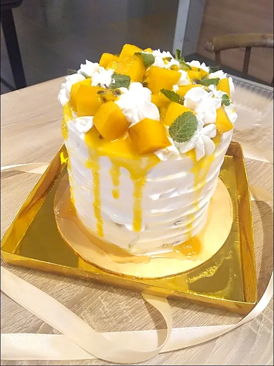 Snapdishの料理写真:Mango Passion Fruit Crepe Cake|Nerine by Eisyaramlanさん