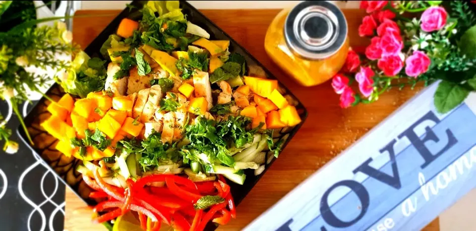 Snapdishの料理写真:MANGO CHICKEN SALAD 
A REFRESHING AND BEST EVER SALAD|Tushinさん