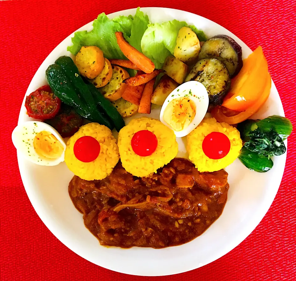 今日の朝ごはん^_^😃スパイスカレー🍛食べて33日目笑笑💪❤️トッピングは、ミニトマト🍅ステーキ、胡瓜🥒と青紫蘇の浅漬け、茄子ポテト人参ズッキーニピーマンのオリーブオイルソテー、オレンジ色🧡のトマト、茹で卵^_^💪❤️|HAMI69さん