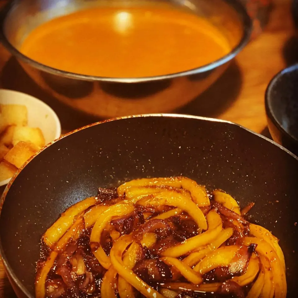 A Great Morning Cooking Fresh made Prawn Seafood Bisque with Red Onion & Pepper Confit , Garlic Croutons #bisque #prawns #soup #croutons #freshlymade #homecooki|Emanuel Hayashiさん