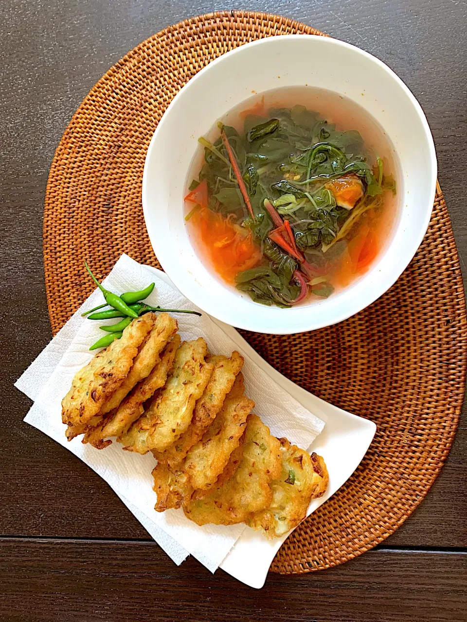 Sayur bayam & bala bala|yeni kartikasariさん