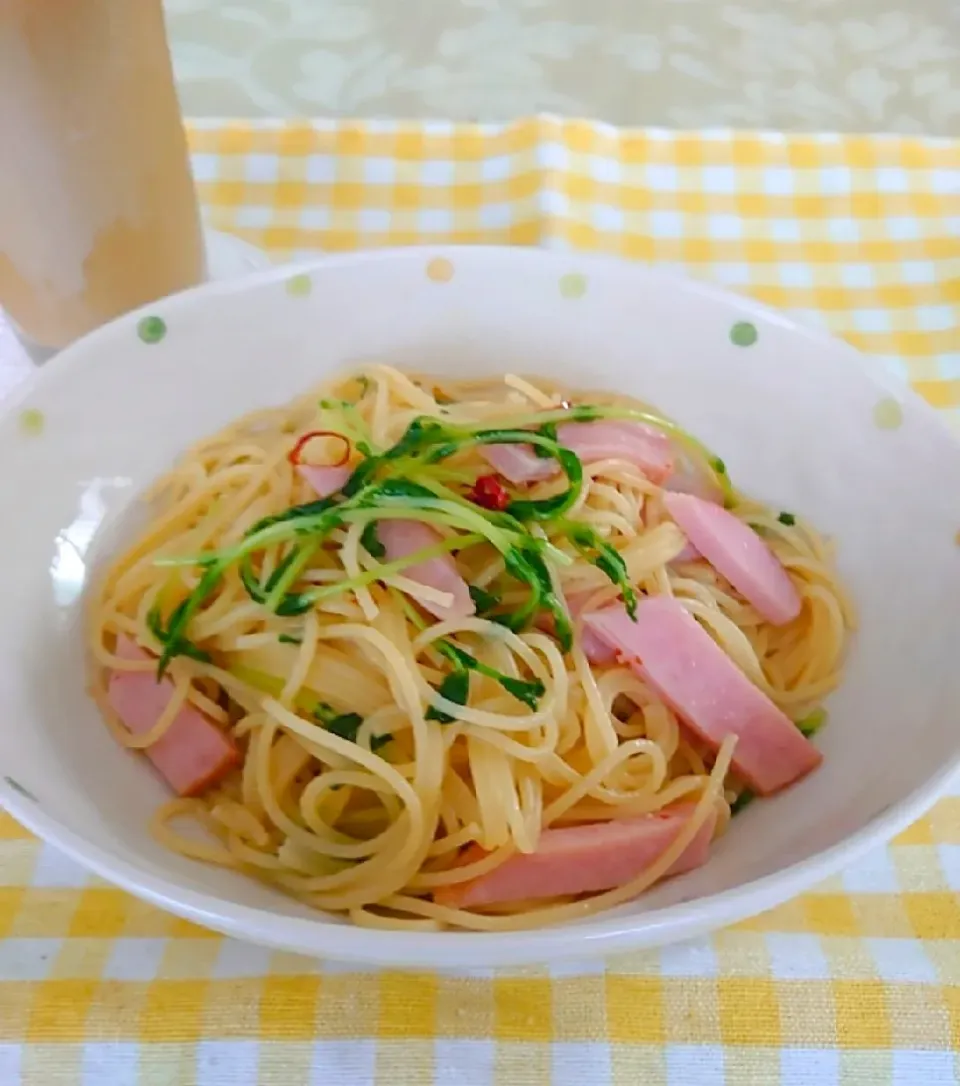 豆苗とロースハムのペペロンチーノ
とうがらし🌶️たっぷり
カフェオレ|🍒ふみりん🍒さん