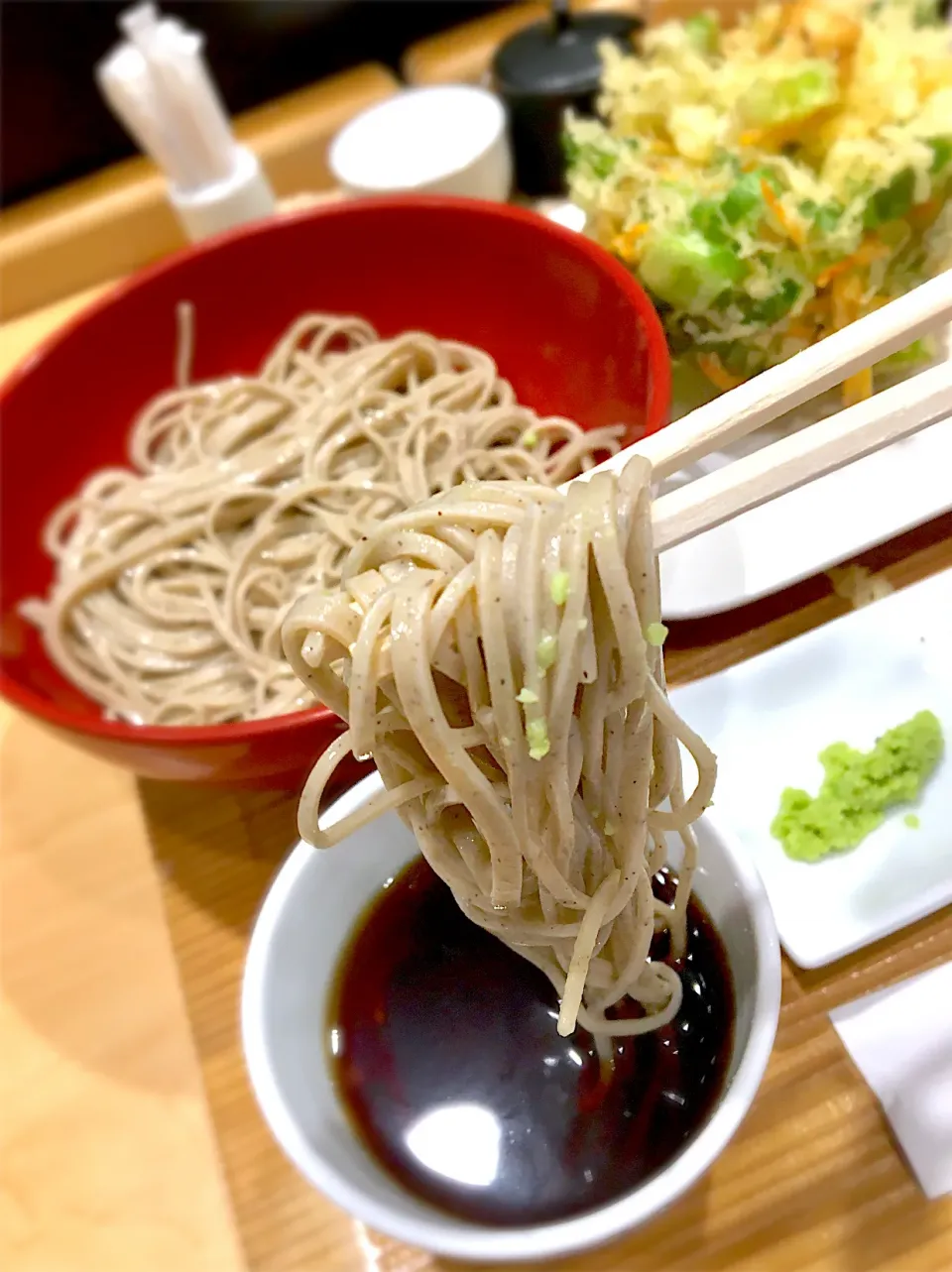 蕎麦とかき揚げ。先晩の佐藤栞里の啜りっぷりを見ていたら、無性に蕎麦が食べたくなったのでこれ^o^|リフルシャッフルさん