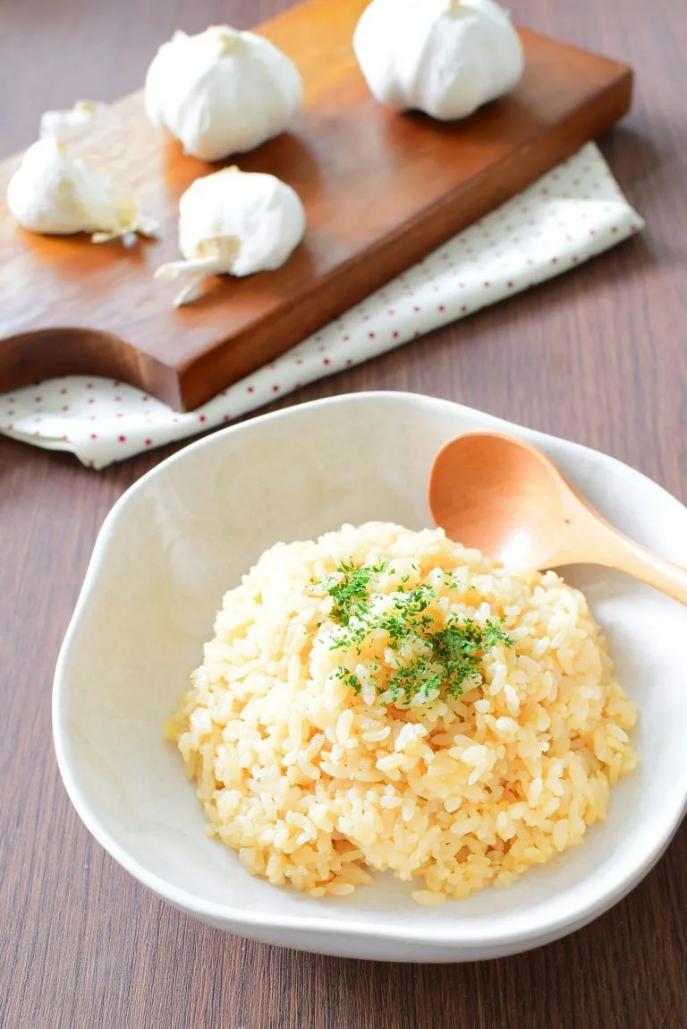 炊飯器で作る！ガーリックバターライスのレシピ|アマイモノ・クウ蔵さん