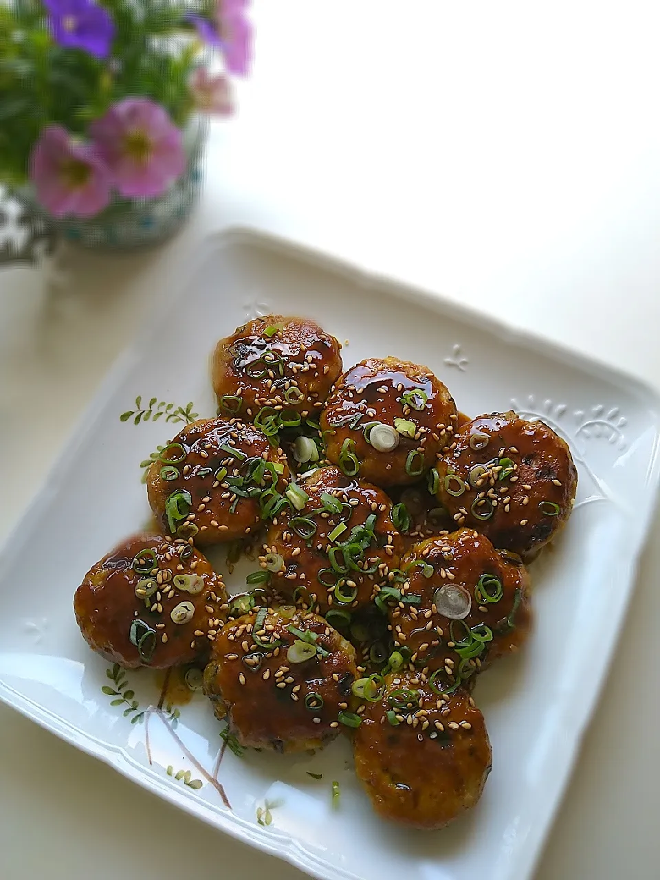 からあげビールさんの料理 簡単激ウマ♪茄子たっぷり!カレー照り焼き豚つくね|まめころさん