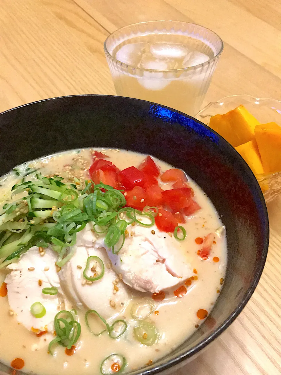 休日のランチ　鷄チャーシューの冷やし坦々そうめん|ふわ猫はなちゃんさん