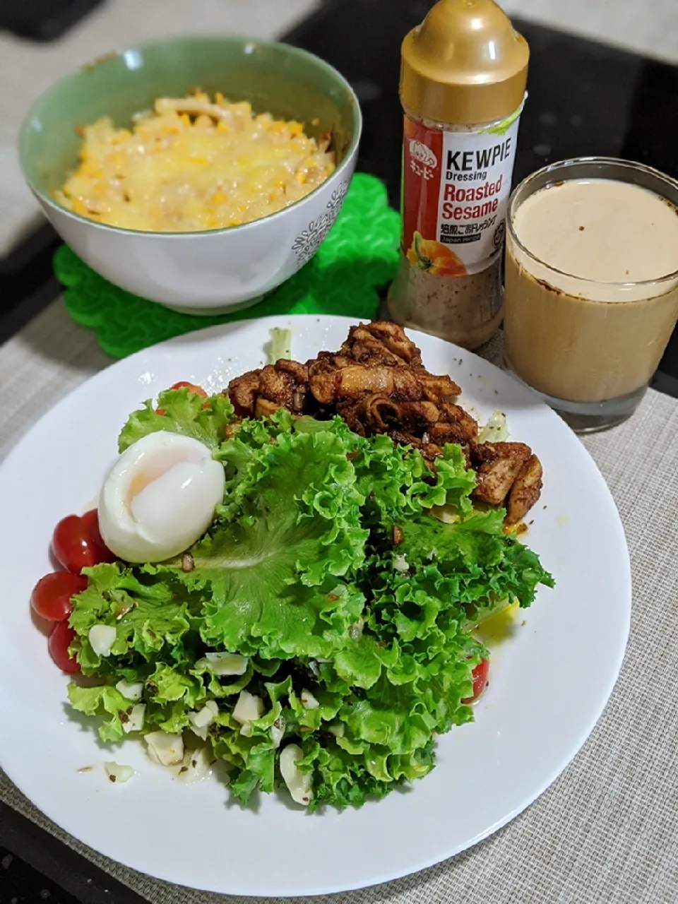 Korean cheesy-baked corn
Fresh salad with coffee|歆颖さん