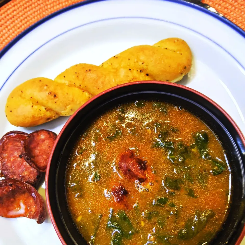 Snapdishの料理写真:Caldo Verde - Portuguese Kale Soup with Chouriço|Mama Munch's Kitchenさん