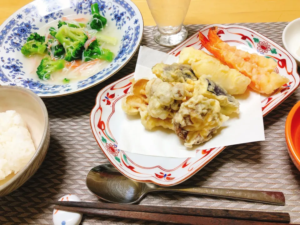 Snapdishの料理写真:天ぷら＆ブロッコリーのあんかけスープ仕立て|りえさん