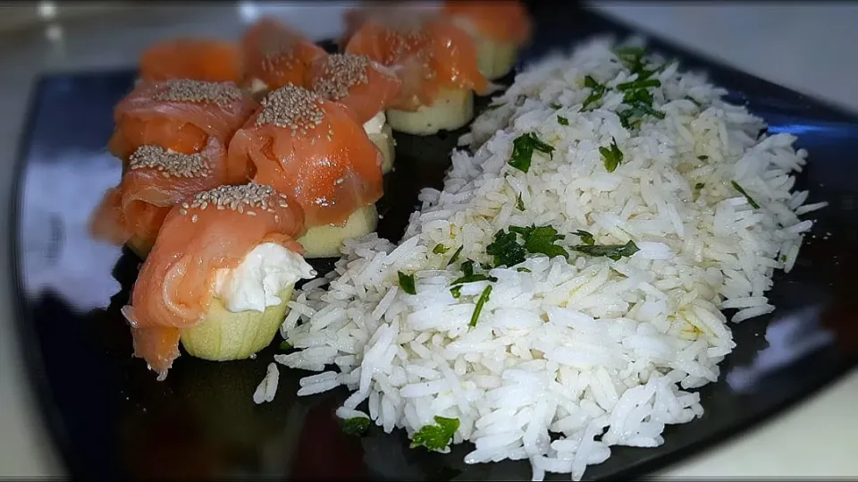 Salmone, Philadelphia, cetrioli, semi di chia bianca|030203さん