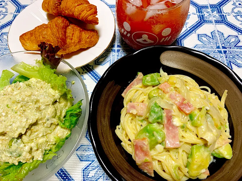 🥑アボカドパスタとアボカドサラダ🥗|くろねこっく🐈‍⬛さん