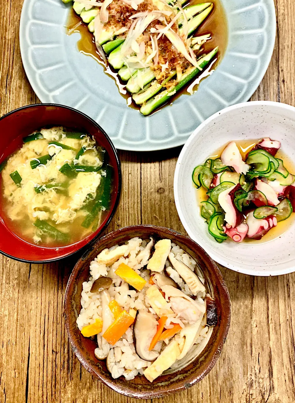 晩ご飯　五目炊き込みご飯　タコときゅうりの酢の物　オクラの刺身　ニラ玉汁|ROSE & ROSEさん