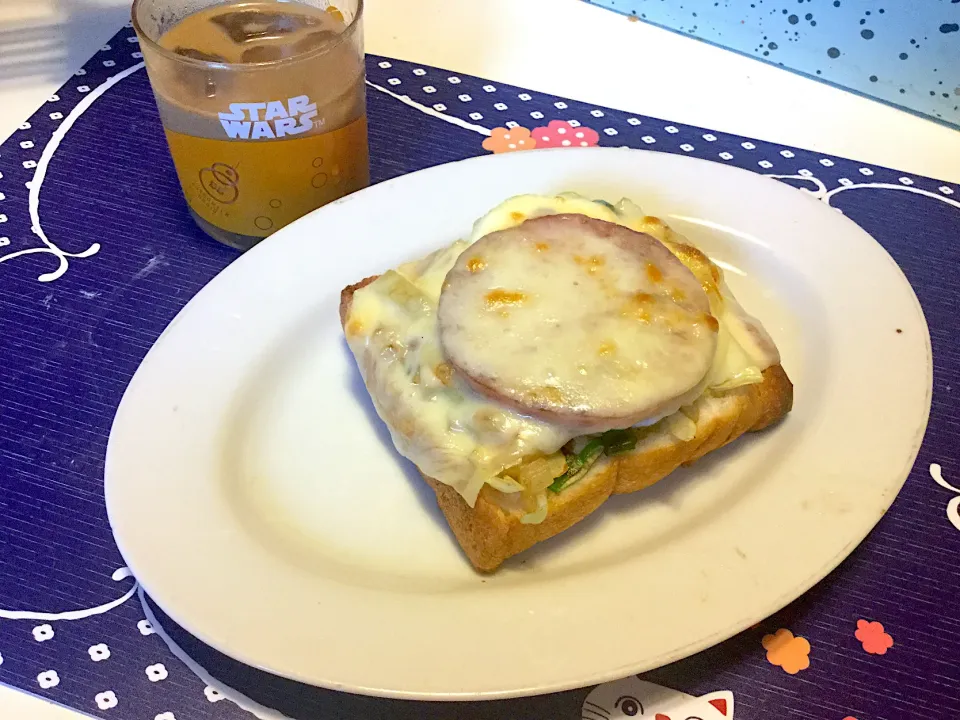 Snapdishの料理写真:パン屋ならではのアレンジトースト|Kazunari Miyazakiさん