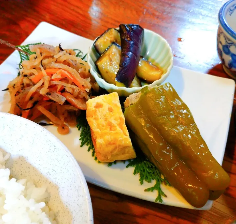 そば定食 肉詰めピーマン|岩﨑 正勝さん