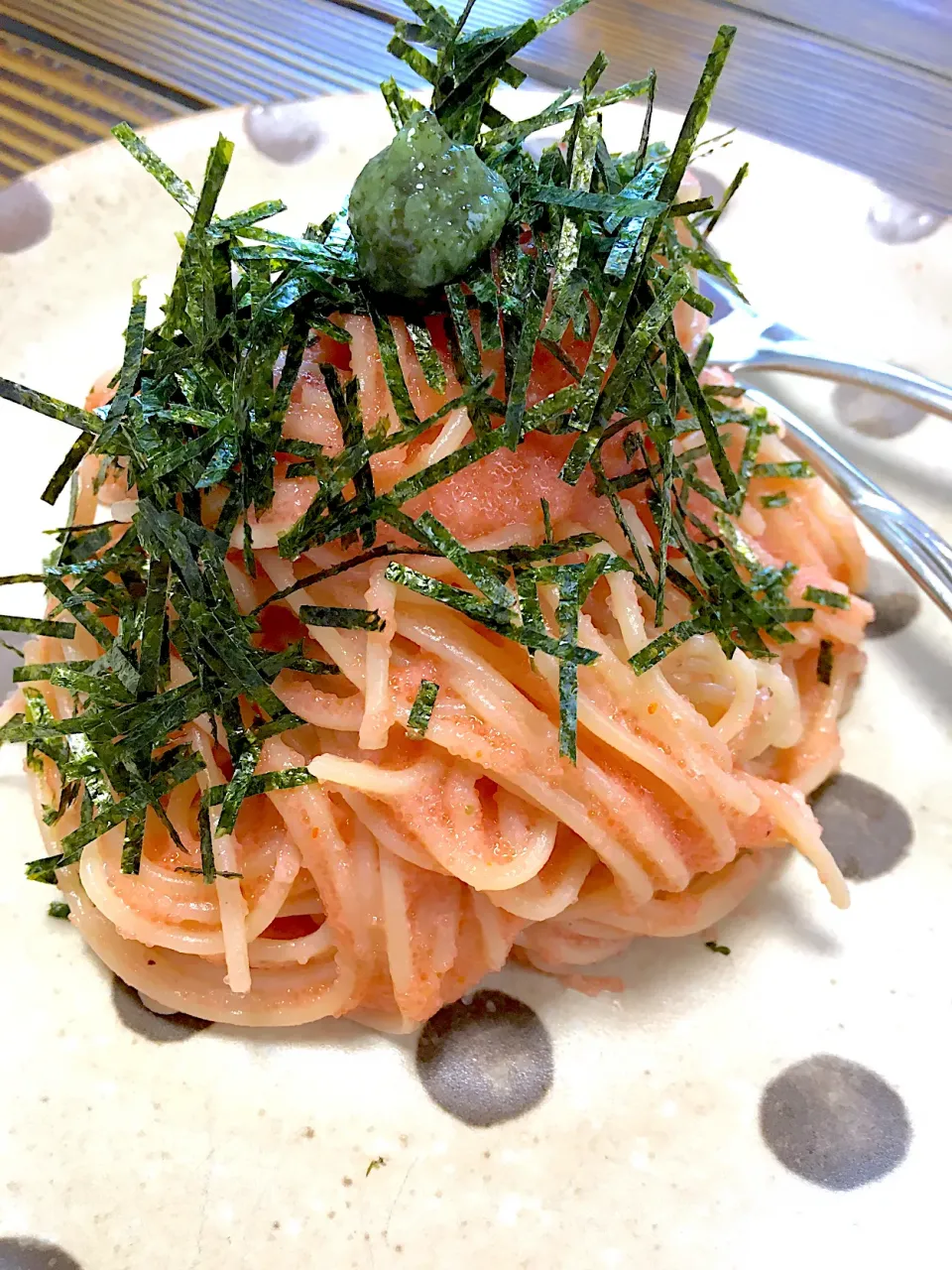 明太子パスタ　きざみ海苔たっぷりかけちゃいました😊大葉が無かったのでチューブのきざみ青じそで…|ようか✩.*˚さん