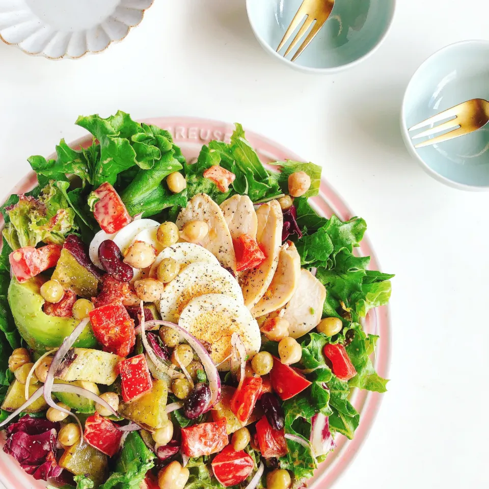 アボカドチキンサラダ🥑🐥🍅🍠🥗|sakiさん