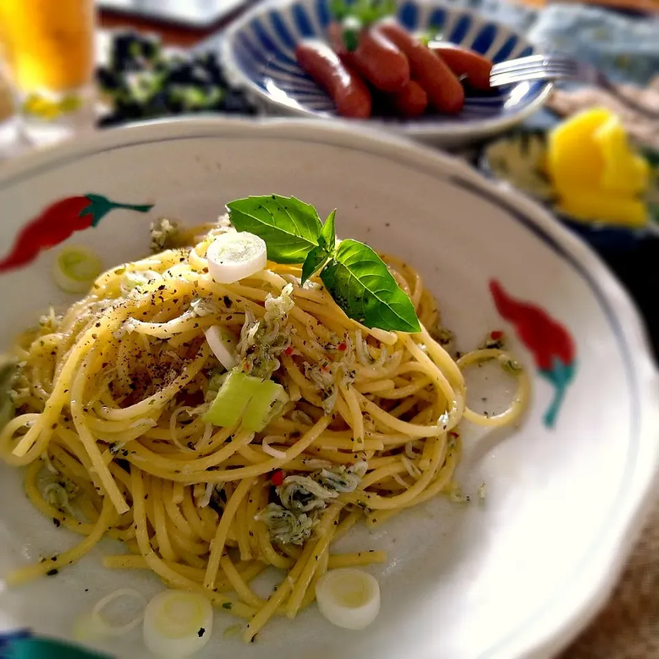 Snapdishの料理写真:しらすとネギのジェノベーゼパスタ🌿|とまと🍅さん