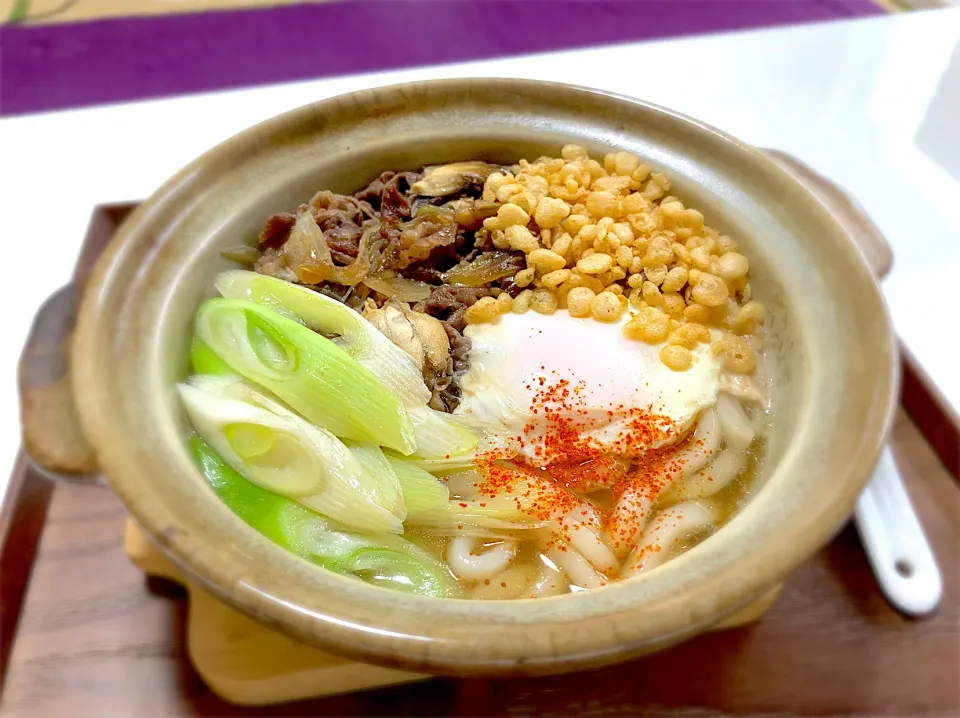 お昼ごはん。鍋焼きうどん。暑い時に熱いおうどん食べるの結構好きです。|yukiさん