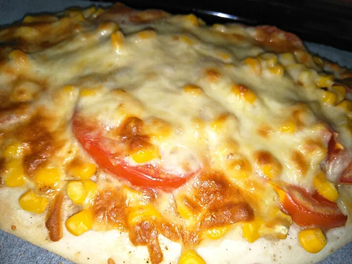 Snapdishの料理写真:tomato corn pizza|湘婷さん