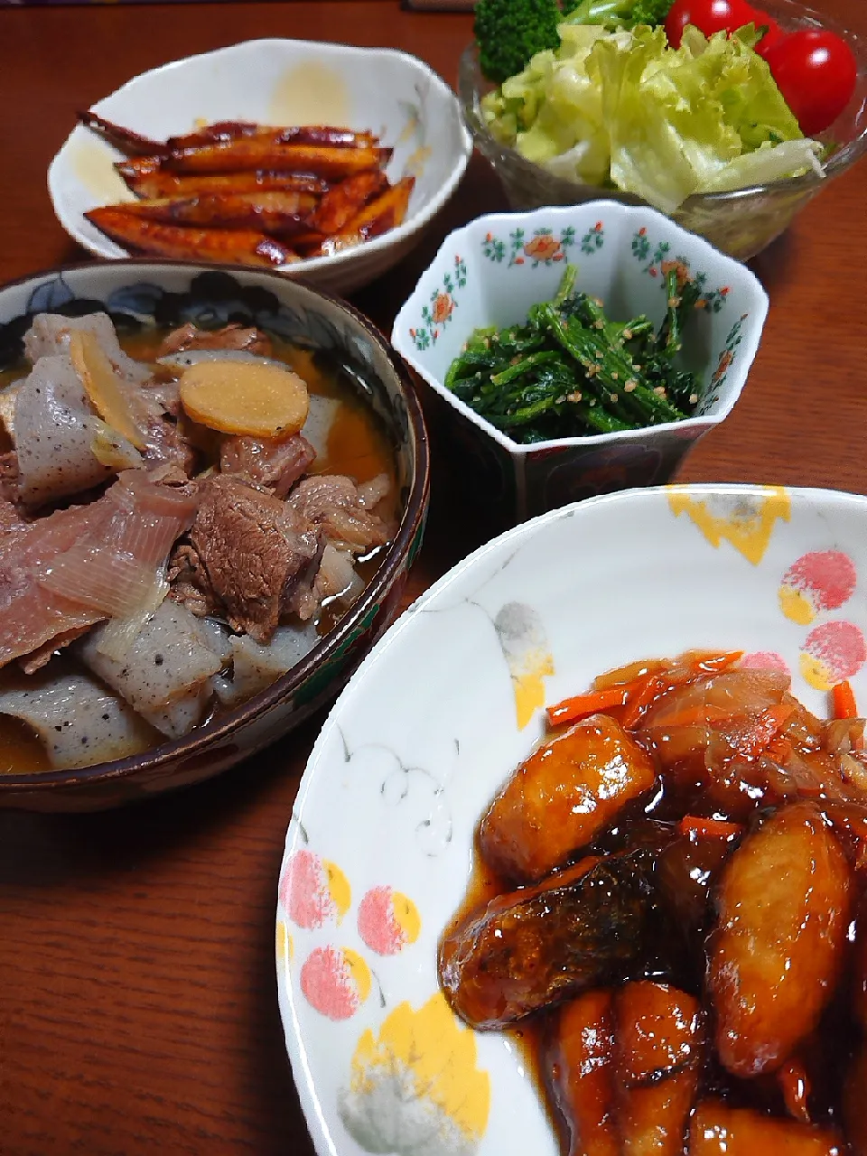 牛スジ煮込み
ブリの甘酢あんかけ
さつまいものバター炒め
ほうれん草胡麻和え
サラダ|ぱやさん