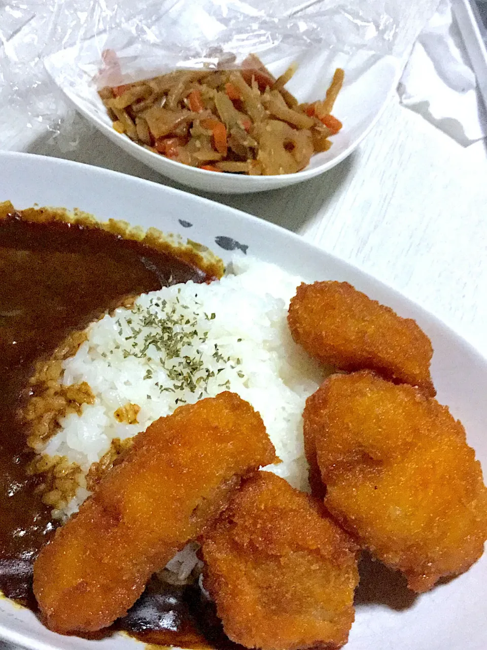 ミニエビフライカレー、きんぴらで一人晩御飯|Ayaさん