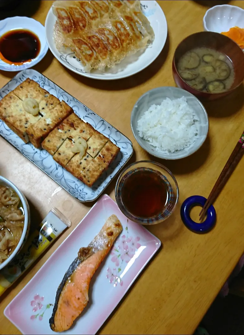 茶色い食卓|しまだ ちえこさん