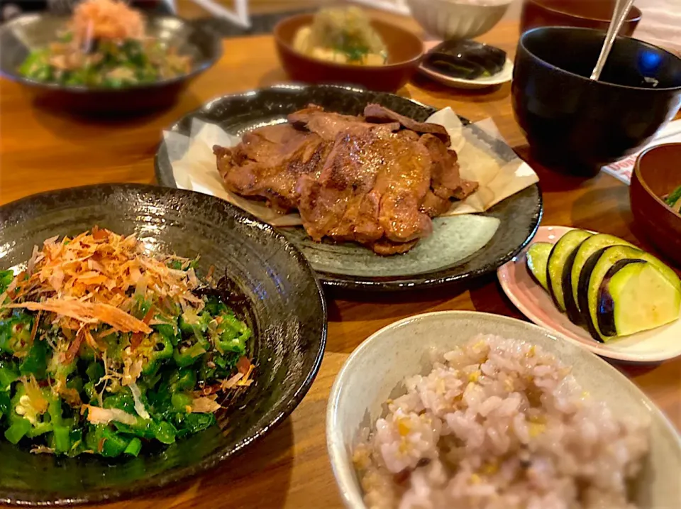 牛タンとヘルシーなおかずのある日の晩ごはん！|ふくすけ食堂さん