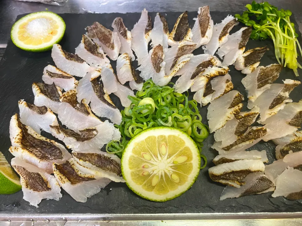 Snapdishの料理写真:（釣）アラカブの炙り刺し|さくたろうさん