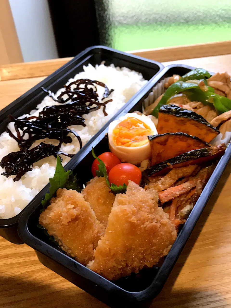 マグロの煮カツ肉野菜炒め弁当|二キィさん