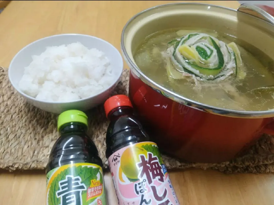 Snapdishの料理写真:パスタグランプリで当たった鍋で作るキュウリと豚肉のめぐり逢い鍋|gomanmaさん