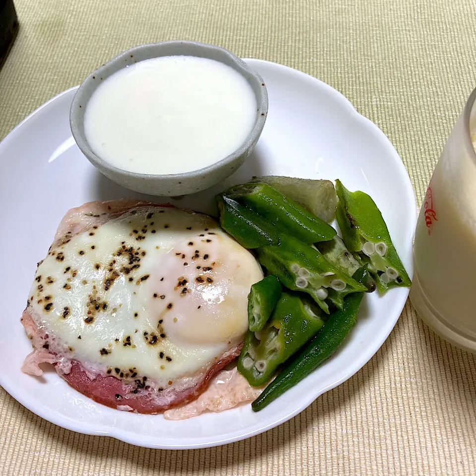 目玉焼き🍳オクラ・豆乳|akkoさん