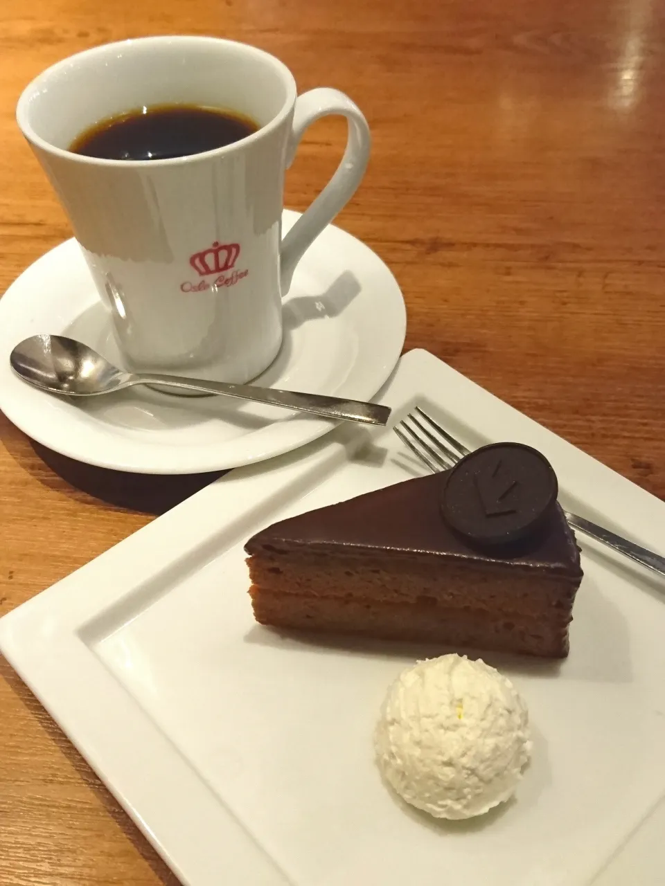 銀座・OSLO COFFEEのコーヒーとザッハトルテ|すーさん