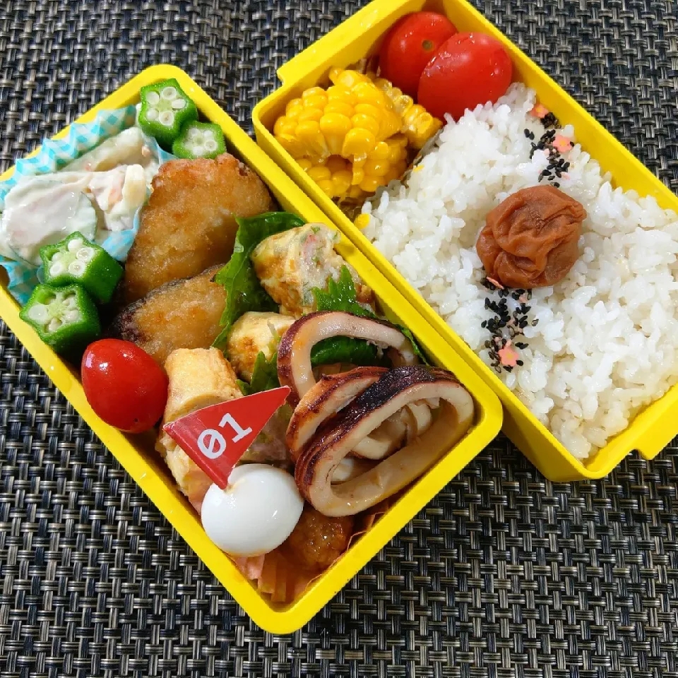 Snapdishの料理写真:★8月28日(金)★
＊イカの照焼き
＊ミートボール&ウズラ
＊カニカマいり卵焼き
＊サバの竜田揚げ
＊マカロニサラダ
＊ミニトマト、オクラ
＊とうもろこし|杏仁さん