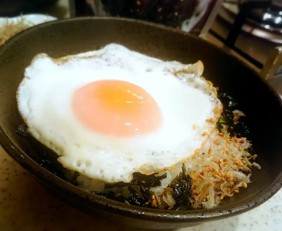 目玉焼き丼❤️どあっぷーーー😆💕|GGGさん