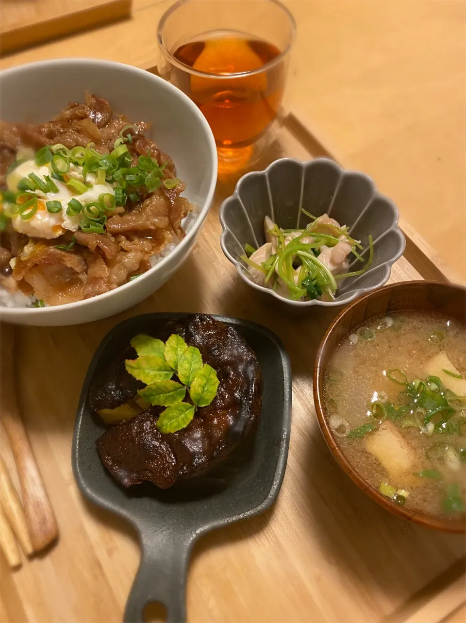 豚丼　賀茂茄子田楽　ささみと三つ葉のからし和え　お味噌汁|エトフさん