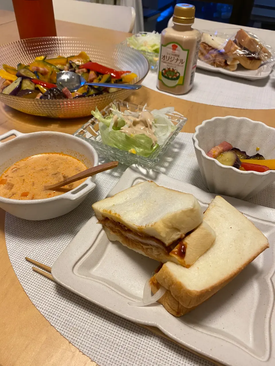 カツサンド　トマトソースクリームスープ　夏野菜のカレーマリネ　サラダ|エトフさん